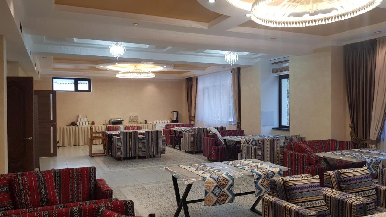 Nomad Hotel Bishkek Halal Екстериор снимка