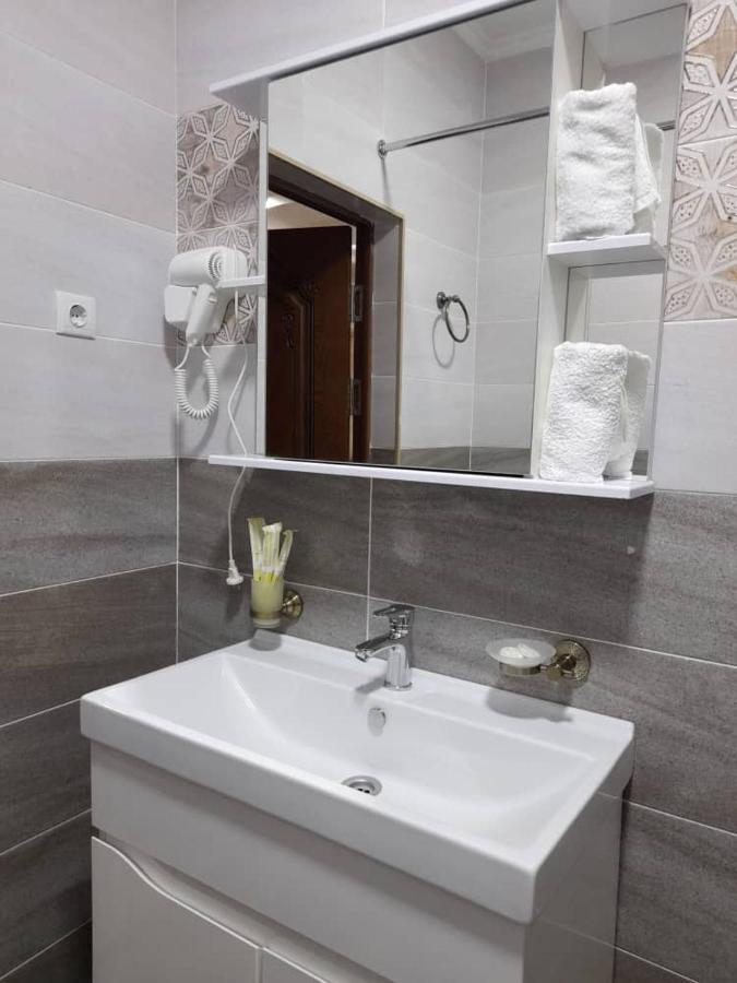 Nomad Hotel Bishkek Halal Екстериор снимка