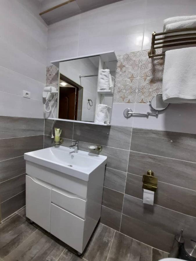 Nomad Hotel Bishkek Halal Екстериор снимка